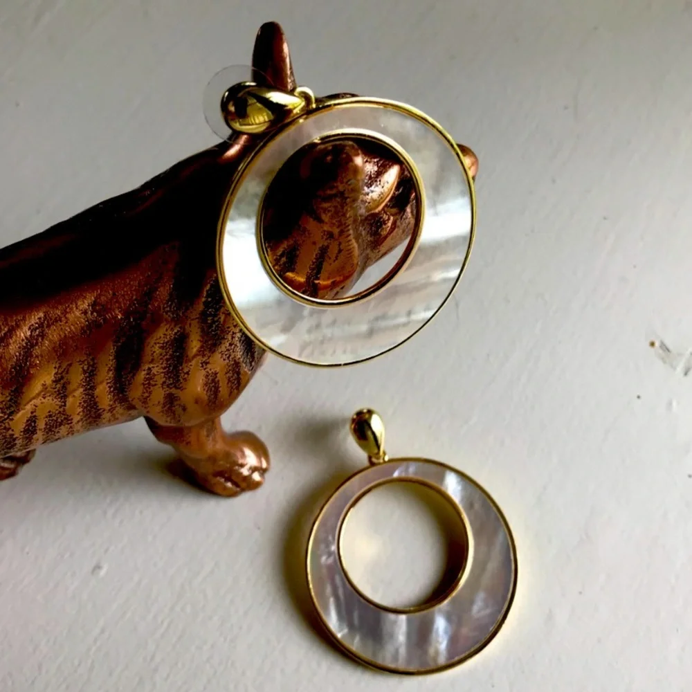 ROBERTO BY RFM MOTHER OF PEARL DROP EARRINGS FOR PIERCED EARS - Picture 1 of 5